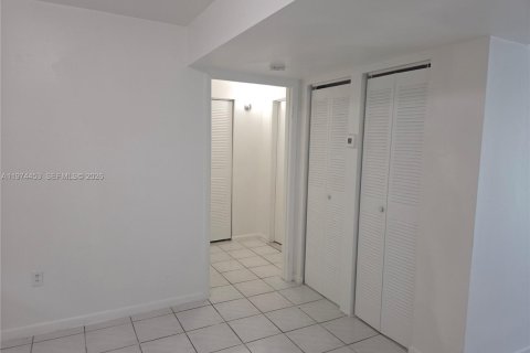 Condo in Miami, Florida, 2 bedrooms  № 2041336 - photo 27