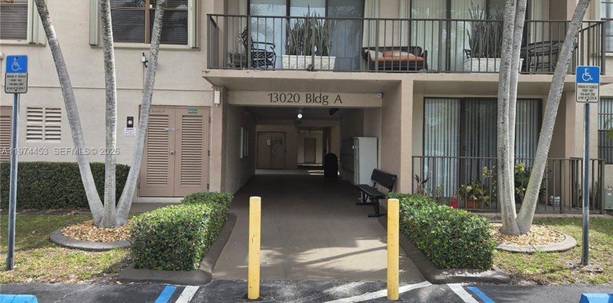 Condominio en Miami, Florida, 2 dormitorios  № 2041336