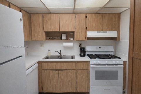 Condominio en alquiler en Miami, Florida, 2 dormitorios, 104.05 m2 № 2041336 - foto 4