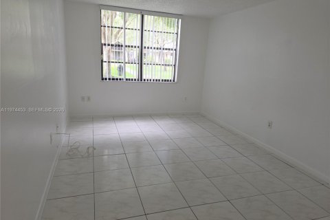 Condo in Miami, Florida, 2 bedrooms  № 2041336 - photo 24