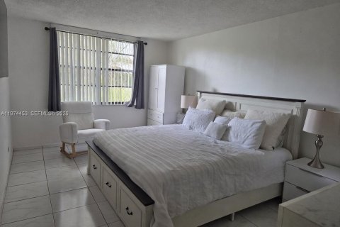 Condominio en alquiler en Miami, Florida, 2 dormitorios, 104.05 m2 № 2041336 - foto 12