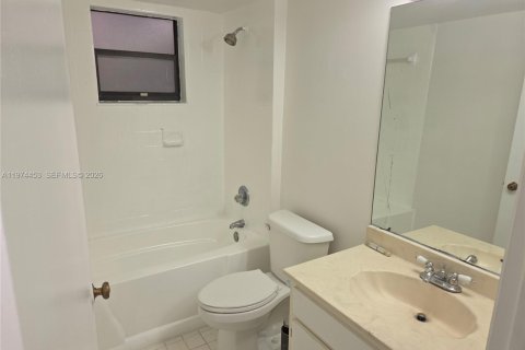 Condo in Miami, Florida, 2 bedrooms  № 2041336 - photo 30