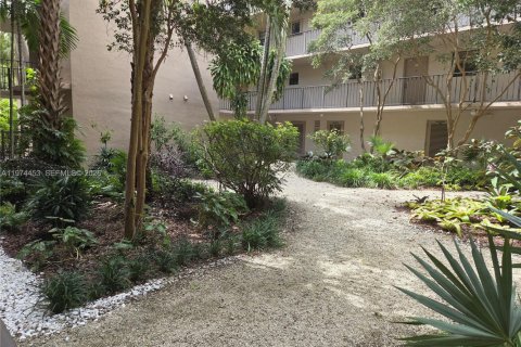 Condominio en alquiler en Miami, Florida, 2 dormitorios, 104.05 m2 № 2041336 - foto 2