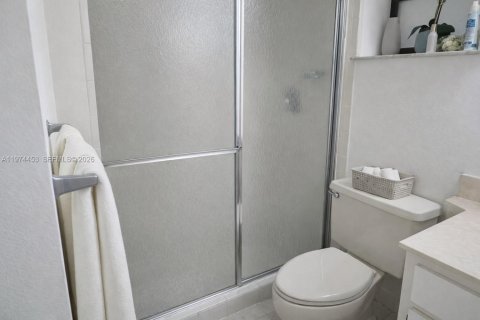 Condominio en alquiler en Miami, Florida, 2 dormitorios, 104.05 m2 № 2041336 - foto 13