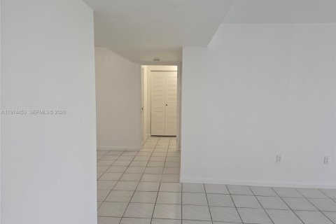 Condo in Miami, Florida, 2 bedrooms  № 2041336 - photo 26