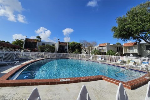 Condo in Palmetto Bay, Florida, 1 bedroom  № 2059285 - photo 2