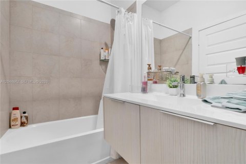 Copropriété à vendre à Doral, Floride: 2 chambres, 105.44 m2 № 2272444 - photo 13