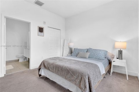 Copropriété à vendre à Doral, Floride: 2 chambres, 105.44 m2 № 2272444 - photo 3