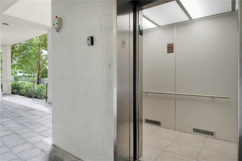 Copropriété à vendre à Doral, Floride: 2 chambres, 105.44 m2 № 2272444 - photo 28