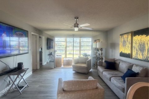 Купить кондоминиум в Санрайз, Флорида 2 спальни, 95.22м2, № 2030840 - фото 4