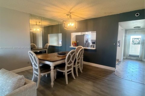 Купить кондоминиум в Санрайз, Флорида 2 спальни, 95.22м2, № 2030840 - фото 6