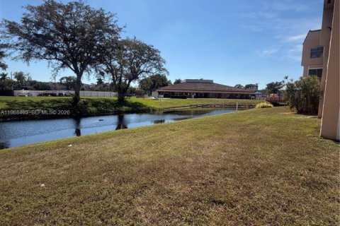 Купить кондоминиум в Санрайз, Флорида 2 спальни, 95.22м2, № 2030840 - фото 2