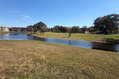 Кондоминиум с 2 спальнями в Санрайз, Флорида № 2030840