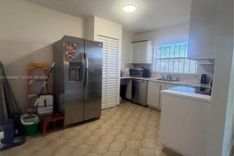 Купить кондоминиум в Санрайз, Флорида 2 спальни, 95.22м2, № 2030840 - фото 8