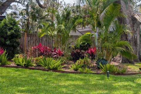 House in Saint Petersburg, Florida 3 bedrooms, 140.28 sq.m. № 1754824 - photo 4