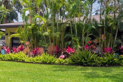 House in Saint Petersburg, Florida 3 bedrooms, 140.28 sq.m. № 1754824 - photo 5