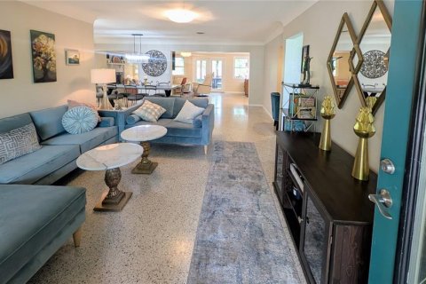 House in Saint Petersburg, Florida 3 bedrooms, 140.28 sq.m. № 1754824 - photo 14