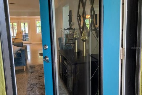 House in Saint Petersburg, Florida 3 bedrooms, 140.28 sq.m. № 1754824 - photo 13