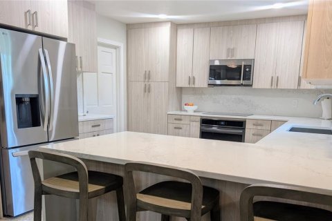 House in Saint Petersburg, Florida 3 bedrooms, 140.28 sq.m. № 1754824 - photo 20