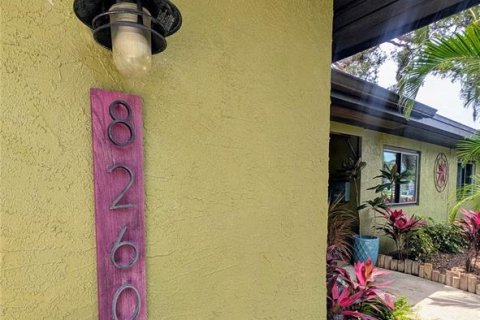 House in Saint Petersburg, Florida 3 bedrooms, 140.28 sq.m. № 1754824 - photo 7