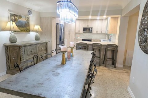 House in Saint Petersburg, Florida 3 bedrooms, 140.28 sq.m. № 1754824 - photo 19