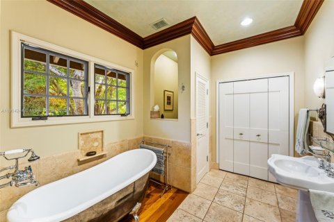 Villa ou maison à vendre à Miami, Floride: 3 chambres, 375.33 m2 № 1971349 - photo 25