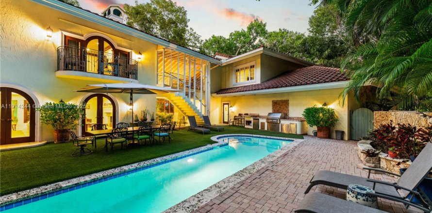 Villa ou maison à Miami, Floride 3 chambres, 375.33 m2 № 1971349