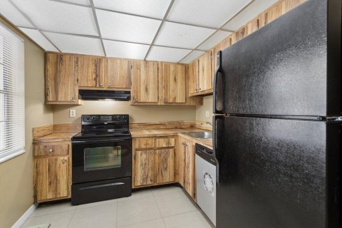 Купить кондоминиум в Лодердейл-Лейкс, Флорида 3 комнаты, 66.98м2, № 2243271 - фото 4