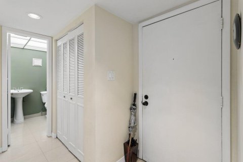Купить кондоминиум в Лодердейл-Лейкс, Флорида 3 комнаты, 66.98м2, № 2243271 - фото 9