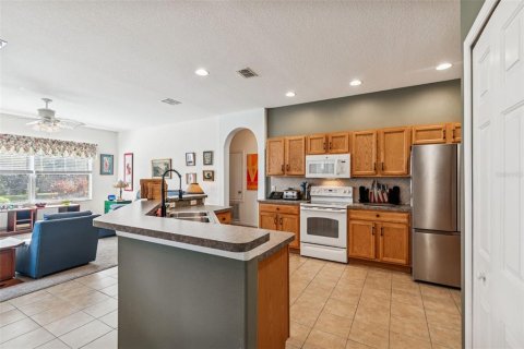 House in Hudson, Florida 3 bedrooms, 190.17 sq.m. № 2101187 - photo 11