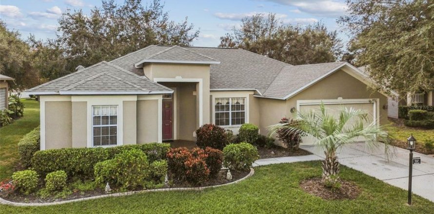 House in Hudson, Florida 3 bedrooms, 190.17 sq.m. № 2101187