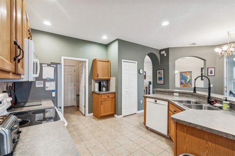 House in Hudson, Florida 3 bedrooms, 190.17 sq.m. № 2101187 - photo 14