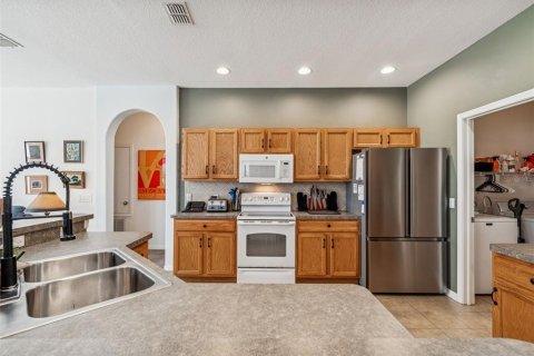 House in Hudson, Florida 3 bedrooms, 190.17 sq.m. № 2101187 - photo 12