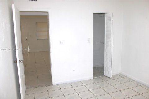 Снять в аренду кондоминиум в Катлер-Бей, Флорида 2 спальни, 71.07м2, № 1963869 - фото 29