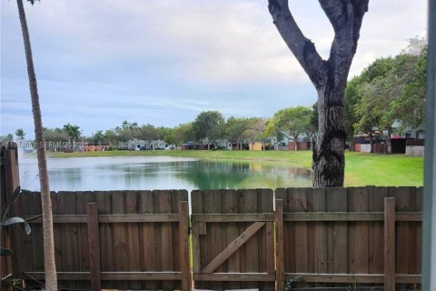 Adosado en alquiler en Homestead, Florida, 3 dormitorios, 120.96 m2 № 2004107 - foto 4