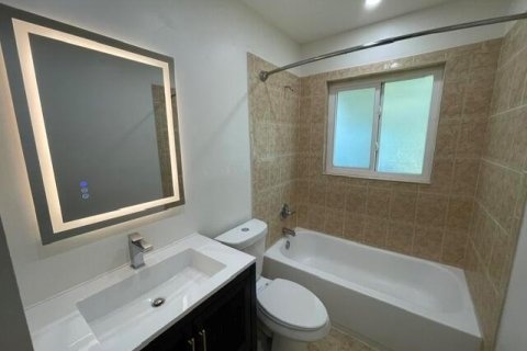 House in Margate, Florida 3 bedrooms, 136.38 sq.m. № 2083593 - photo 9
