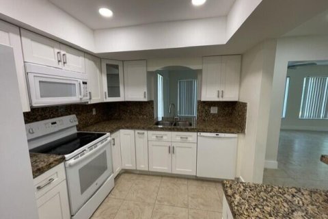 House in Margate, Florida 3 bedrooms, 136.38 sq.m. № 2083593 - photo 8