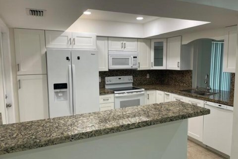 House in Margate, Florida 3 bedrooms, 136.38 sq.m. № 2083593 - photo 12