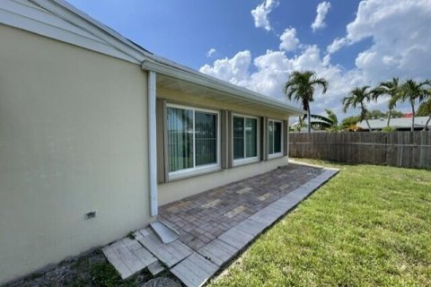 House in Margate, Florida 3 bedrooms, 136.38 sq.m. № 2083593 - photo 3