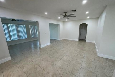 House in Margate, Florida 3 bedrooms, 136.38 sq.m. № 2083593 - photo 14