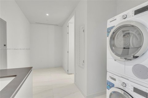 Снять в аренду кондоминиум в Майами, Флорида 3 спальни, 285.95м2, № 1752182 - фото 13