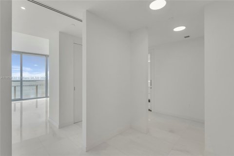 Снять в аренду кондоминиум в Майами, Флорида 3 спальни, 285.95м2, № 1752182 - фото 20