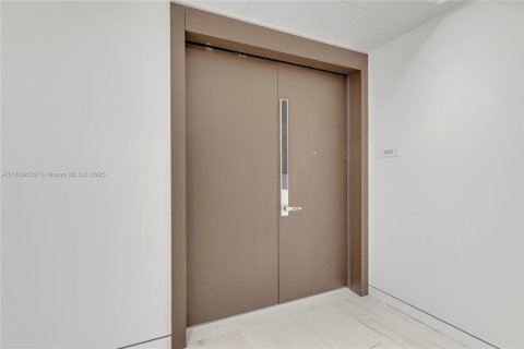 Снять в аренду кондоминиум в Майами, Флорида 3 спальни, 285.95м2, № 1752182 - фото 4