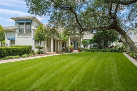 House in Orlando, Florida 5 bedrooms, 352.84 sq.m. № 1846413 - photo 1