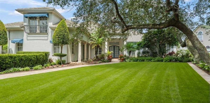 House in Orlando, Florida 5 bedrooms, 352.84 sq.m. № 1846413