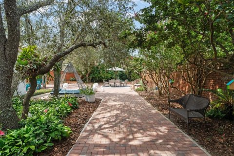 House in Orlando, Florida 5 bedrooms, 352.84 sq.m. № 1846413 - photo 23