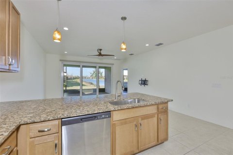 House in Wimauma, Florida 2 bedrooms, 152.73 sq.m. № 2101283 - photo 8