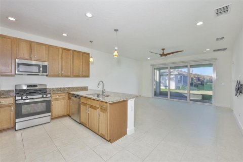 House in Wimauma, Florida 2 bedrooms, 152.73 sq.m. № 2101283 - photo 7