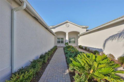 House in Wimauma, Florida 2 bedrooms, 152.73 sq.m. № 2101283 - photo 3