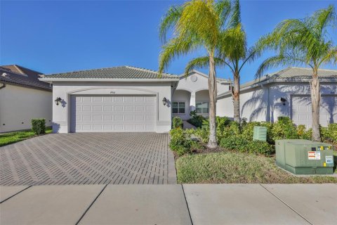 House in Wimauma, Florida 2 bedrooms, 152.73 sq.m. № 2101283 - photo 2
